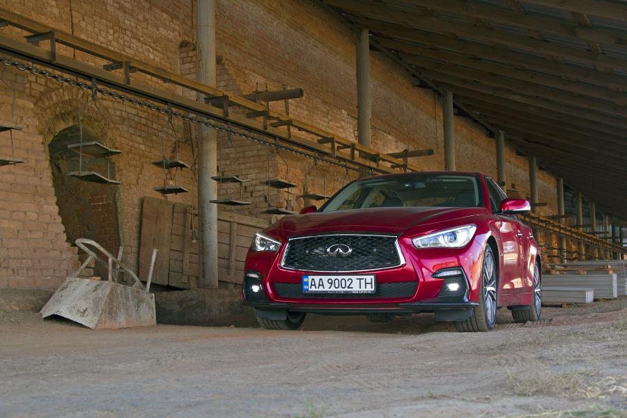  Infiniti Q50 2.0t Sport 2018 года  (CIS) (фото 2 из 3)